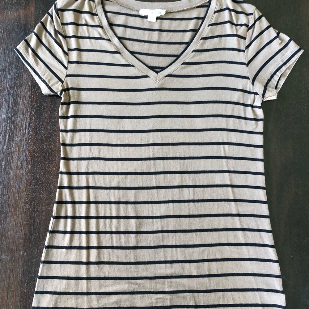 Zenana Outfitters Black and Tan Striped V-Neck Tee